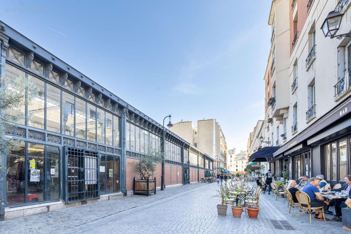 Entier Avec Balcon Sur Cour A Appartamento
